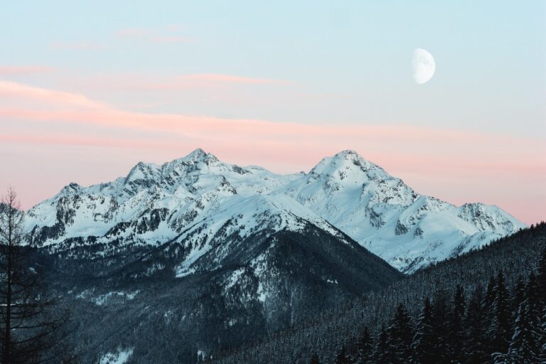 Snowy Mountain 1287145 768x512